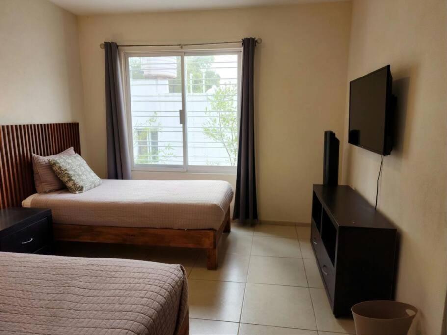 Casa Para Grupos Grandes Por El Iteso Γκουανταλαχάρα Εξωτερικό φωτογραφία
